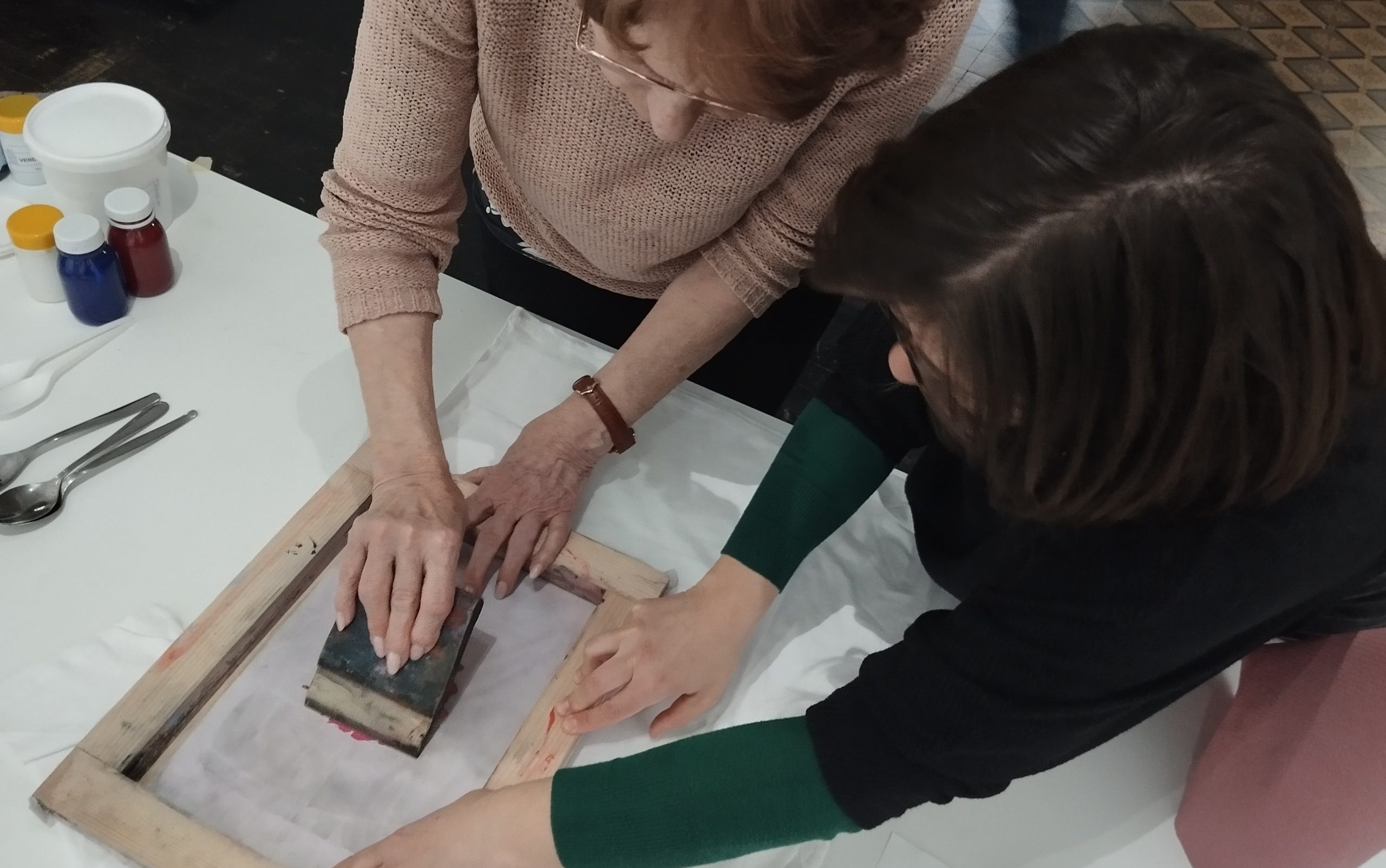 Read more about the article Delavnica sitotiska v Galeriji Škuc