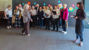 Read more about the article Nastop pevskega zbora Razcvet v DEOS Center starejših Trnovo