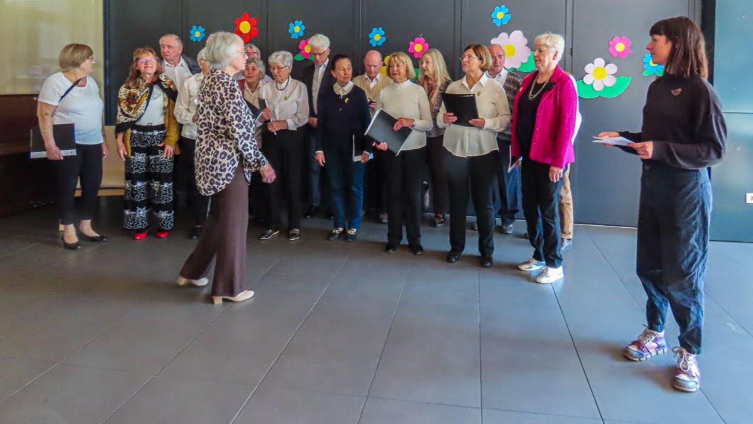 Read more about the article Nastop pevskega zbora Razcvet v DEOS Center starejših Trnovo